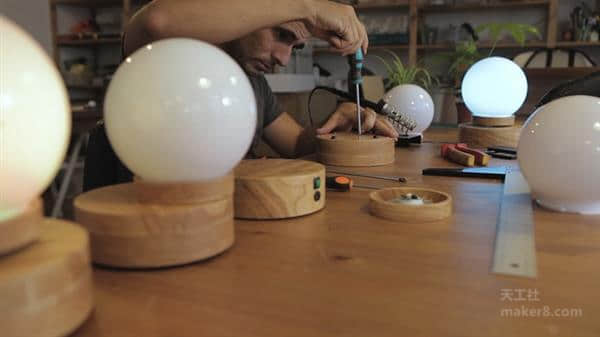 够酷炫！看看这款可悬浮的定制化3D打印灯