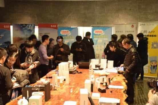 中国智能硬件风云榜颁奖盛典圆满落幕，伊丽莎白智能灯荣获优秀奖