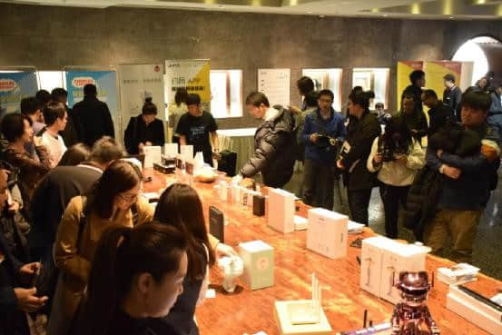 中国智能硬件风云榜颁奖盛典圆满落幕，伊丽莎白智能灯荣获优秀奖