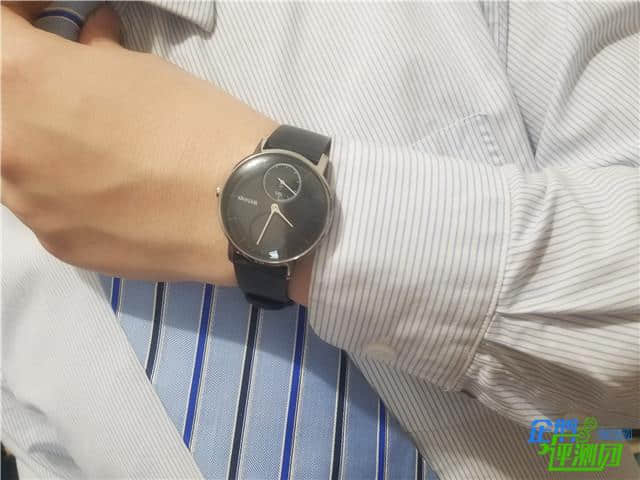 这是智能手表？我戴Withings Steel HR两周都没充电