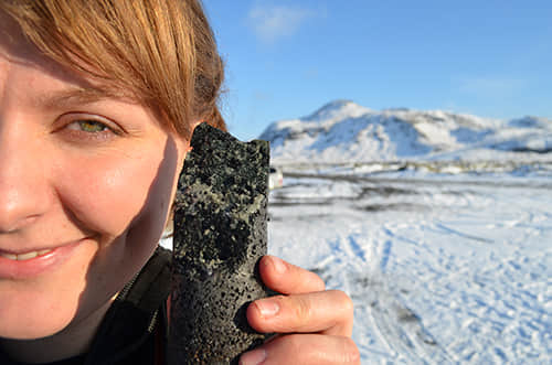 冰岛试验二氧化碳捕捉工厂:变石头永久储存在地下