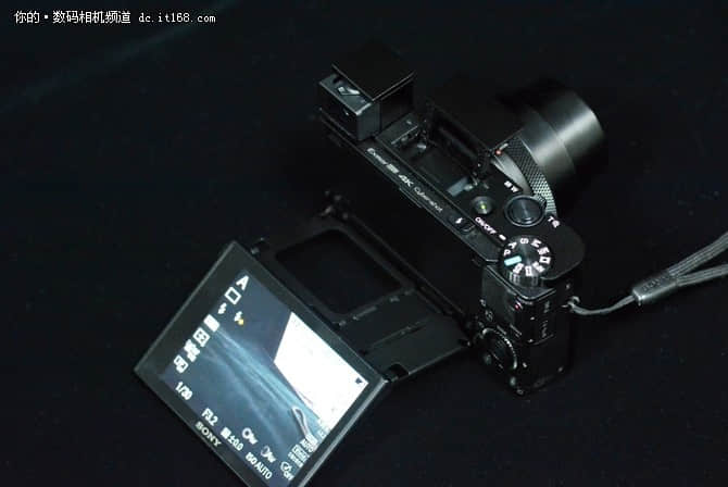 索尼黑卡RX100 VI机身外观与菜单界面设计