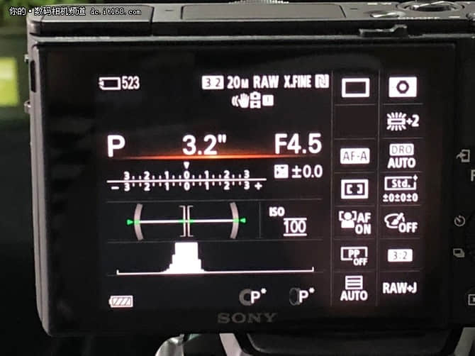 索尼黑卡RX100 VI机身外观与菜单界面设计