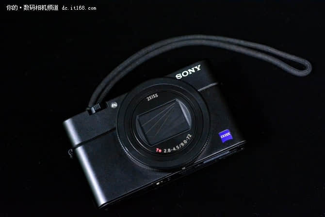 索尼黑卡RX100 VI机身外观与菜单界面设计