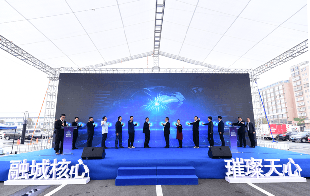 图片包含 天空, 道路, 地面, 室内

描述已自动生成