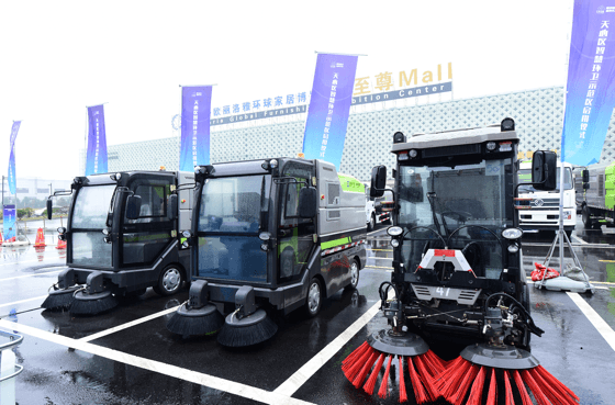 图片包含 天空, 卡车, 道路, 户外

描述已自动生成